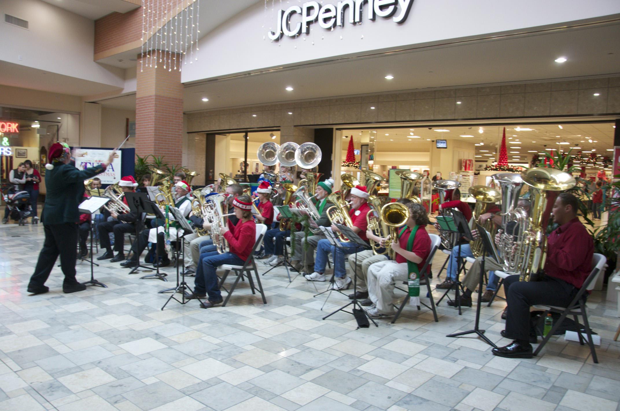 Tuba Christmas CarolsUniversity of North Carolina at Wilmington